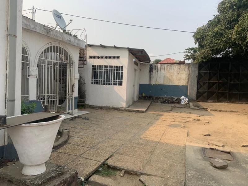 Parcelle  MontNgafula 25 sur 35m 150.000